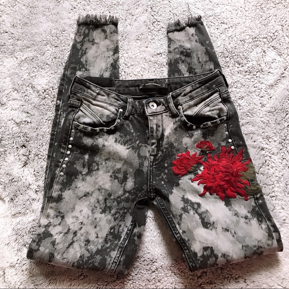 NWOT Edgy Zara Bleach Distressed Skinny Jeans
